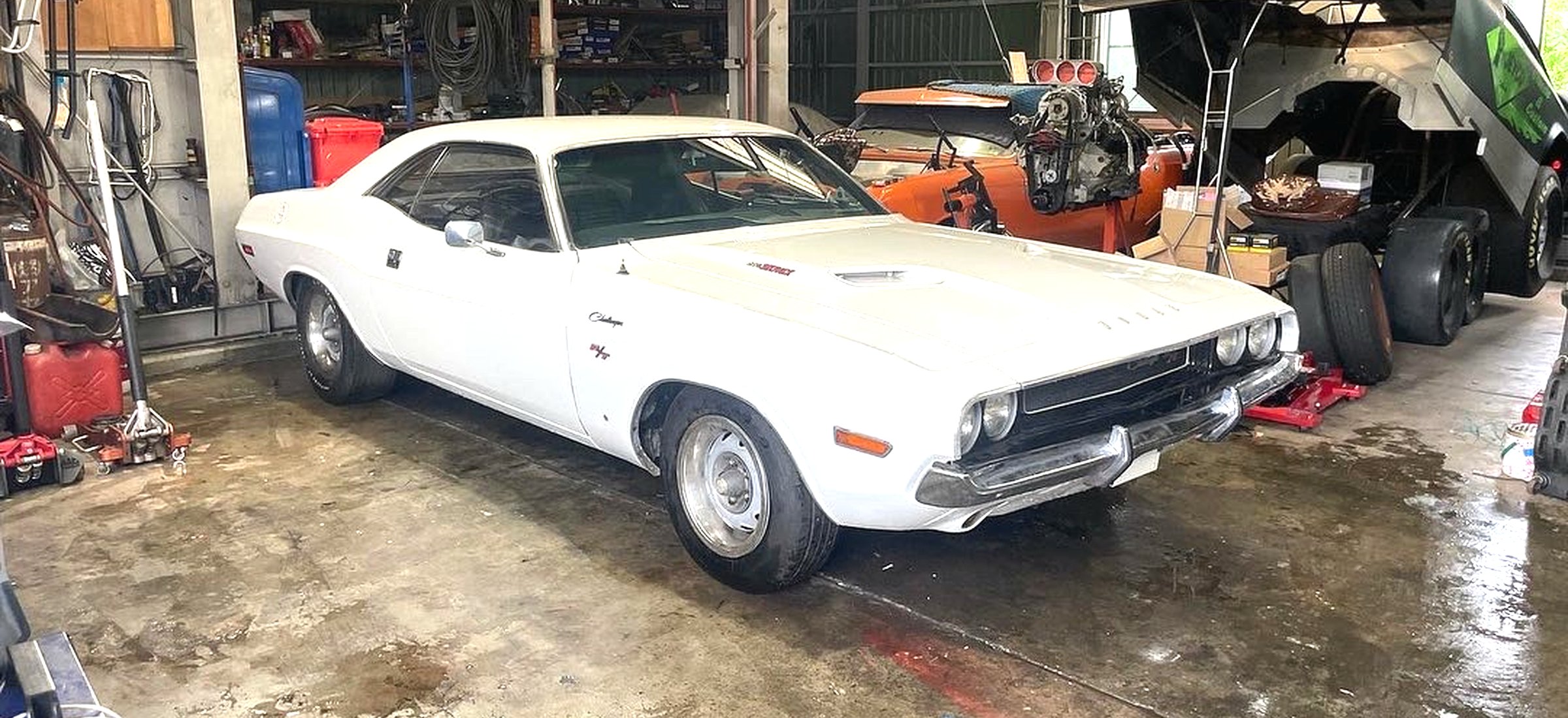 Classic American muscle car side profile